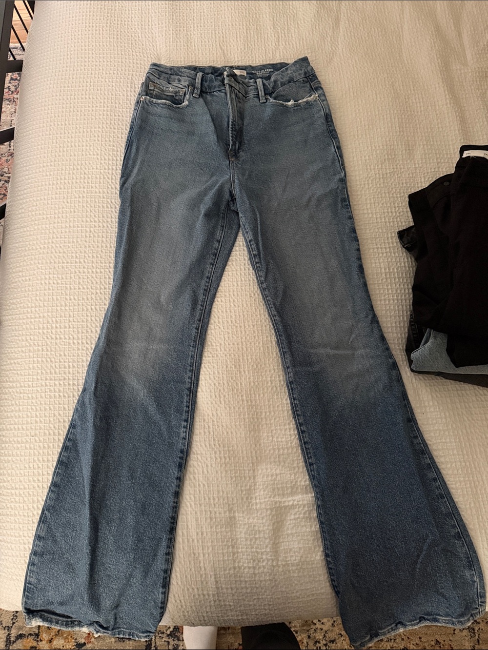 Good American Boot Cut Jeans - Blue Wash
